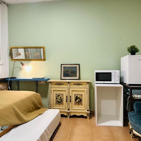 Mirador 2 Del Mercado Central - Habitacion Con Bano Privado En El Centro De La Ciudad Vella Valenza Esterno foto