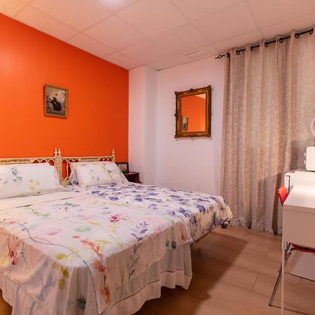 Mirador 2 Del Mercado Central - Habitacion Con Bano Privado En El Centro De La Ciudad Vella Valenza Esterno foto