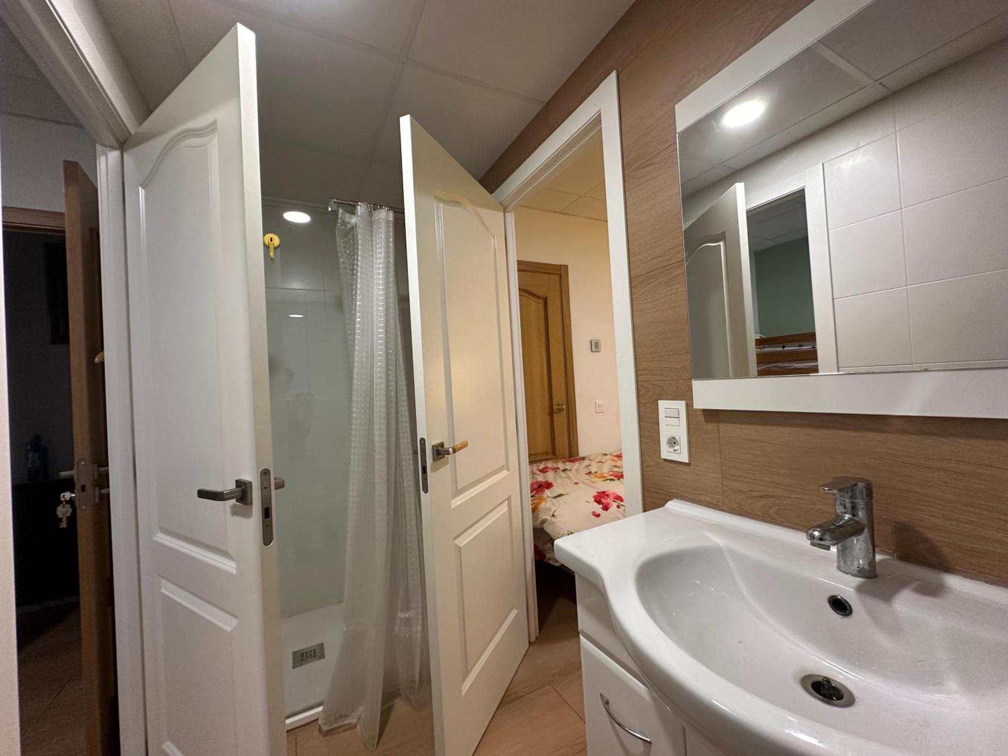 Mirador 2 Del Mercado Central - Habitacion Con Bano Privado En El Centro De La Ciudad Vella Valenza Esterno foto
