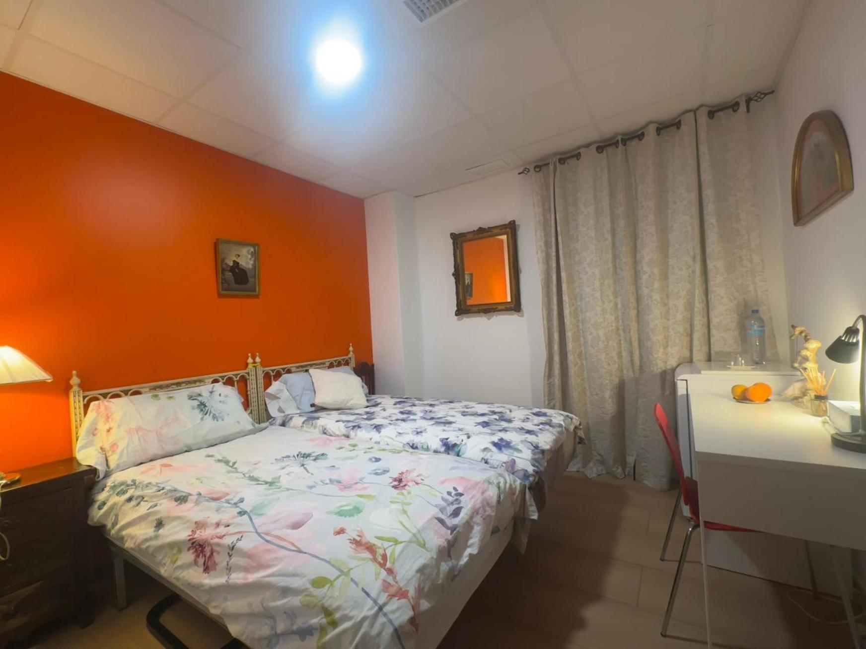 Mirador 2 Del Mercado Central - Habitacion Con Bano Privado En El Centro De La Ciudad Vella Valenza Esterno foto