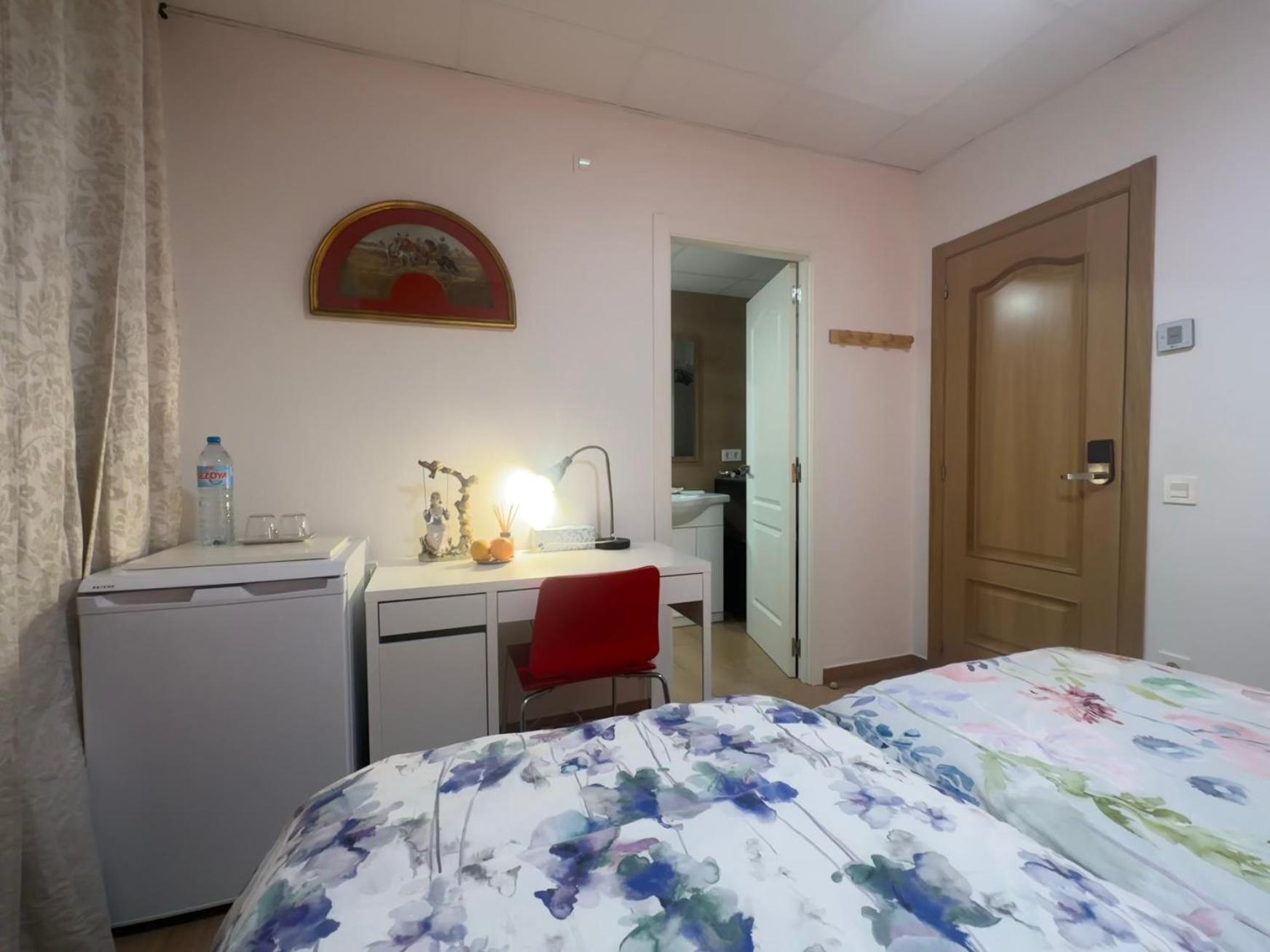 Mirador 2 Del Mercado Central - Habitacion Con Bano Privado En El Centro De La Ciudad Vella Valenza Esterno foto