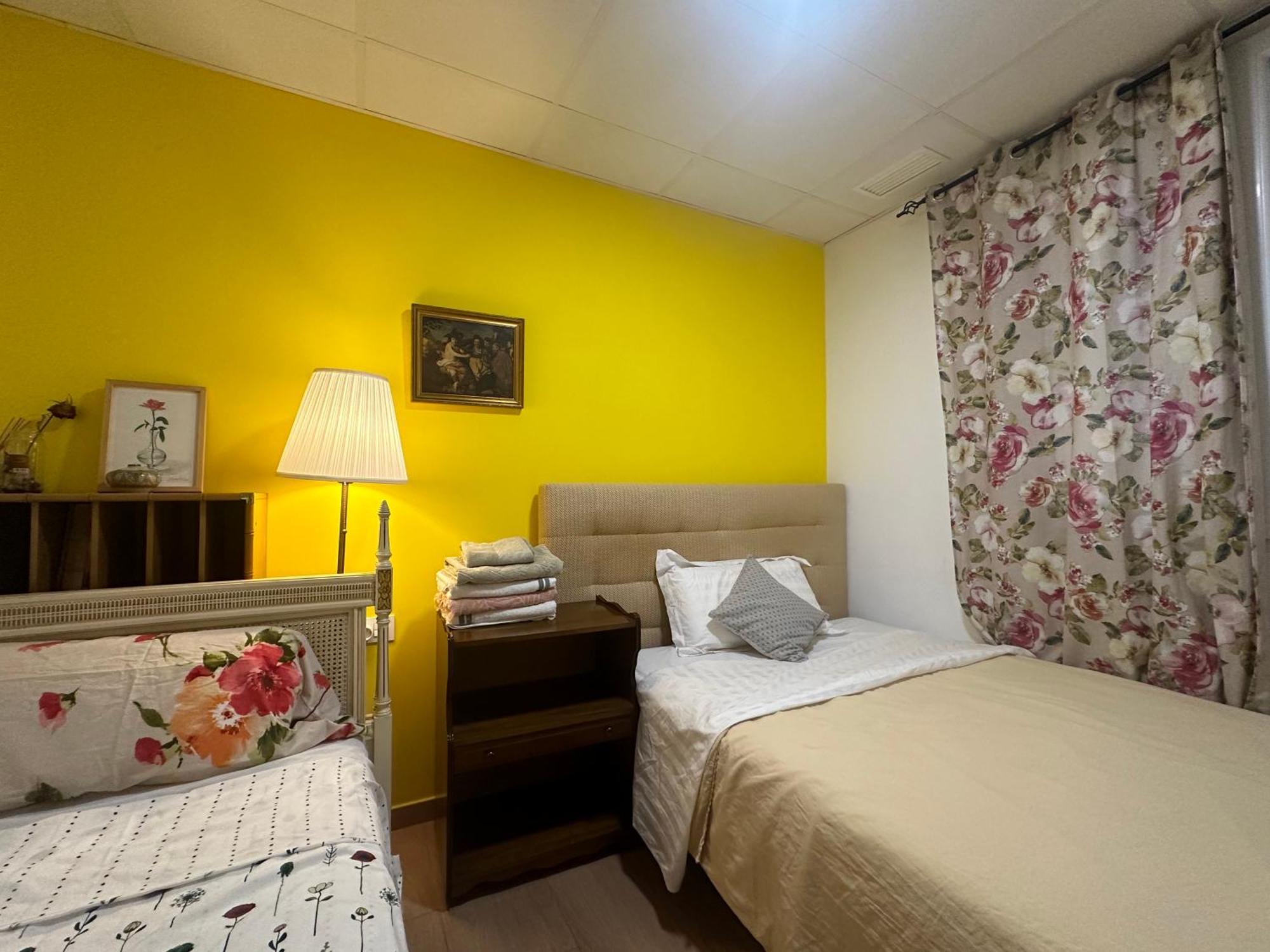 Mirador 2 Del Mercado Central - Habitacion Con Bano Privado En El Centro De La Ciudad Vella Valenza Esterno foto