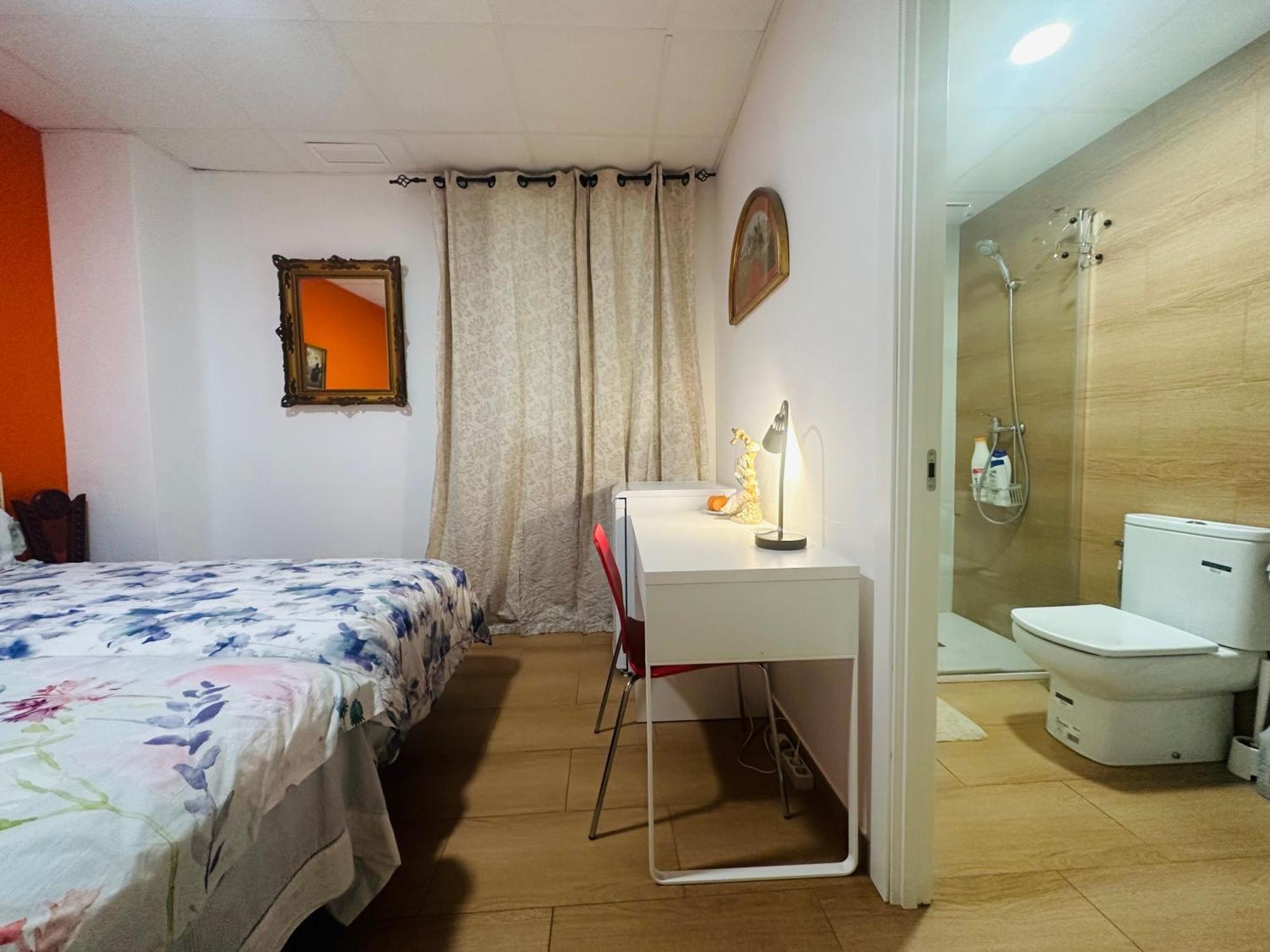 Mirador 2 Del Mercado Central - Habitacion Con Bano Privado En El Centro De La Ciudad Vella Valenza Esterno foto