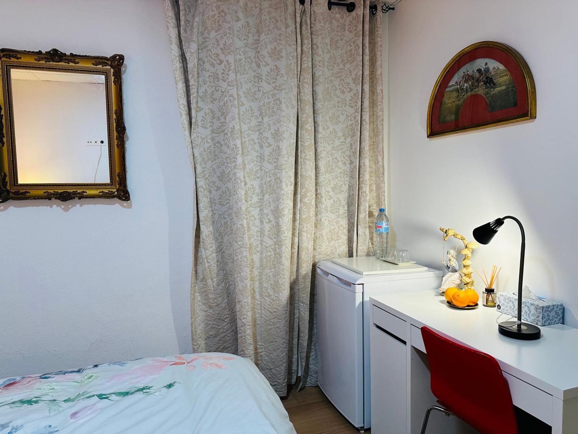 Mirador 2 Del Mercado Central - Habitacion Con Bano Privado En El Centro De La Ciudad Vella Valenza Esterno foto