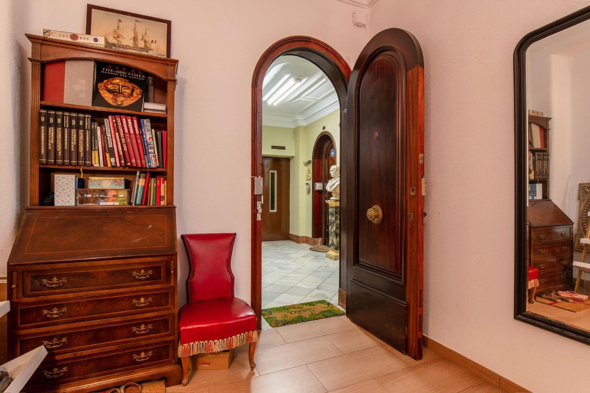 Mirador 2 Del Mercado Central - Habitacion Con Bano Privado En El Centro De La Ciudad Vella Valenza Esterno foto