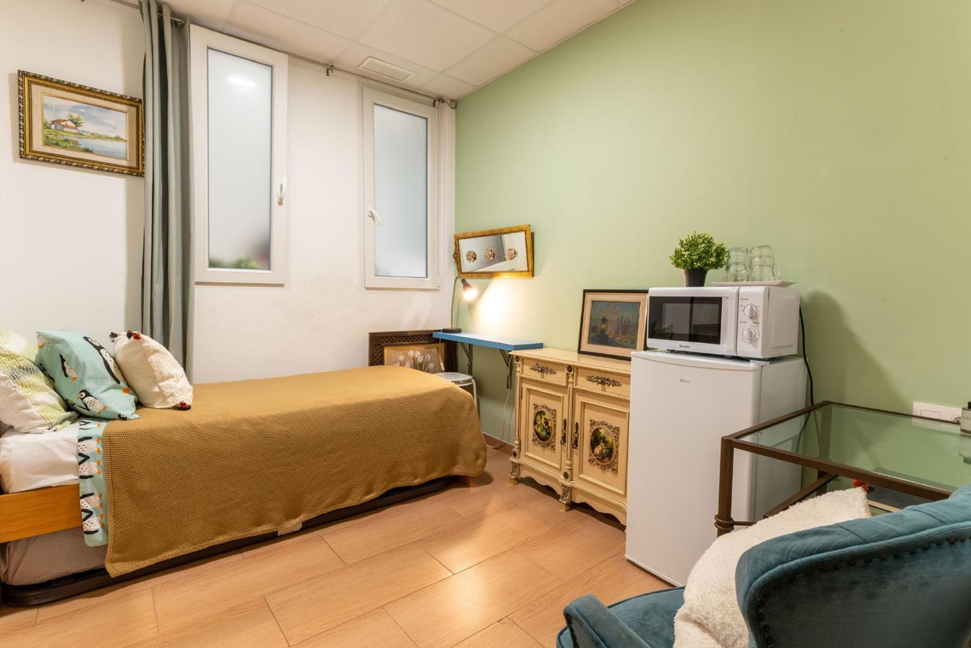 Mirador 2 Del Mercado Central - Habitacion Con Bano Privado En El Centro De La Ciudad Vella Valenza Esterno foto