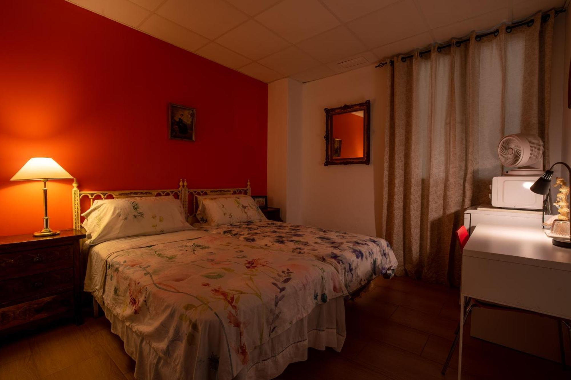 Mirador 2 Del Mercado Central - Habitacion Con Bano Privado En El Centro De La Ciudad Vella Valenza Esterno foto