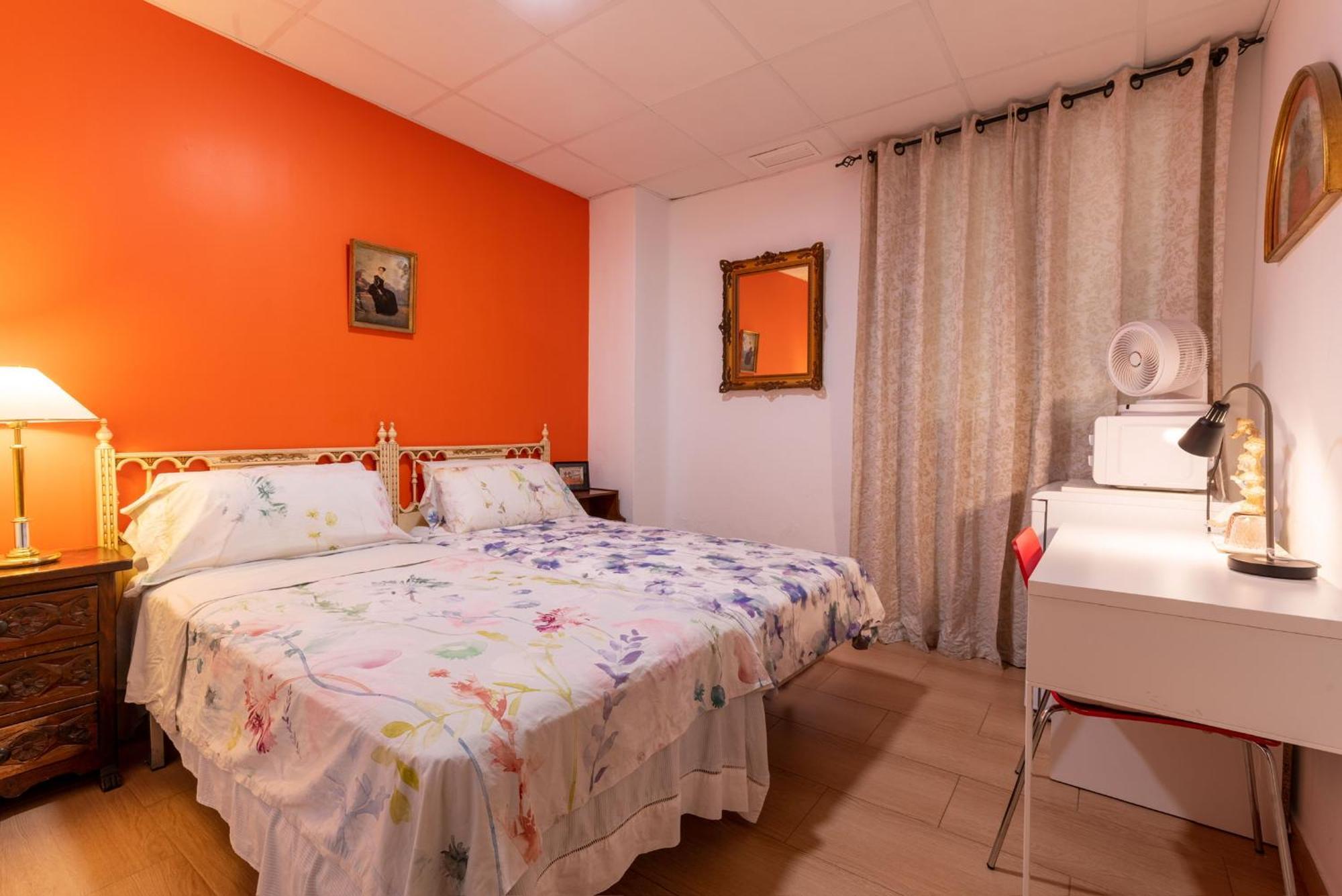 Mirador 2 Del Mercado Central - Habitacion Con Bano Privado En El Centro De La Ciudad Vella Valenza Esterno foto